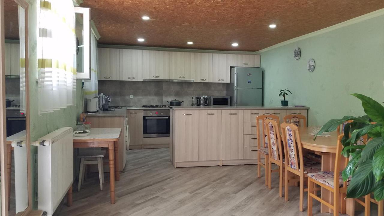 بيت ضيافة غرين رووز بورجومي المظهر الخارجي الصورة