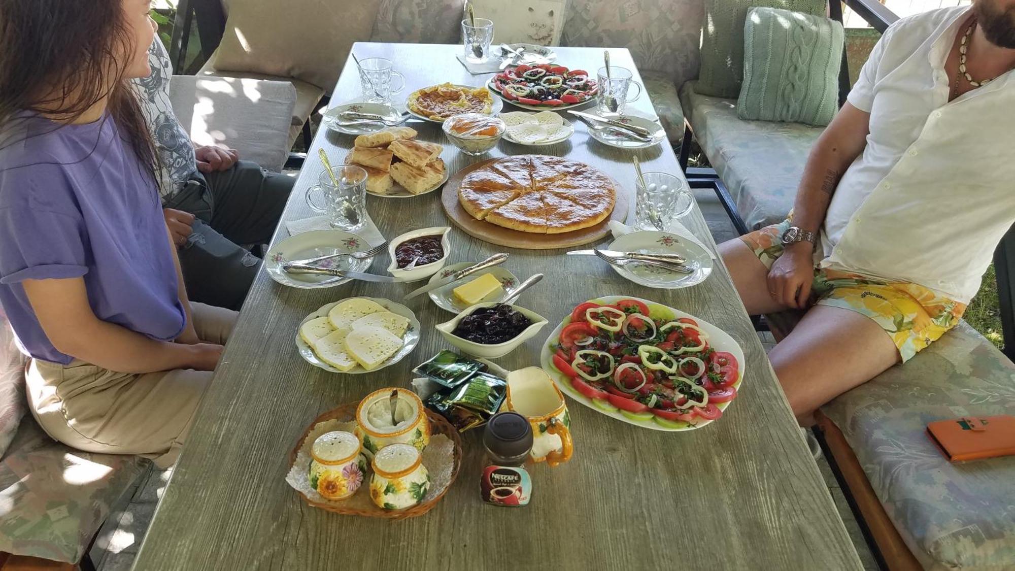 بيت ضيافة غرين رووز بورجومي المظهر الخارجي الصورة